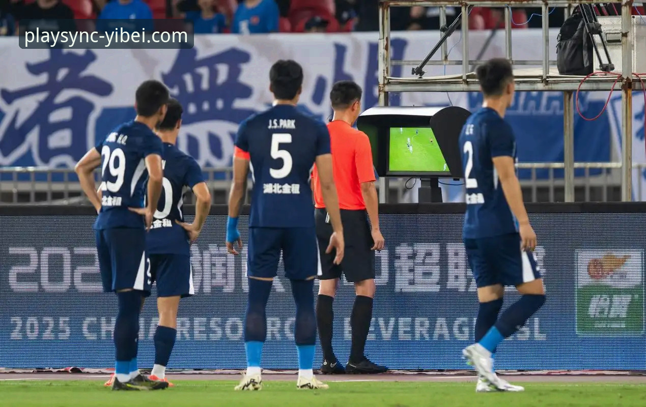 易贝体育入口关注中超最新战况：青岛海牛3-1力克上海海港终结13年不胜纪录